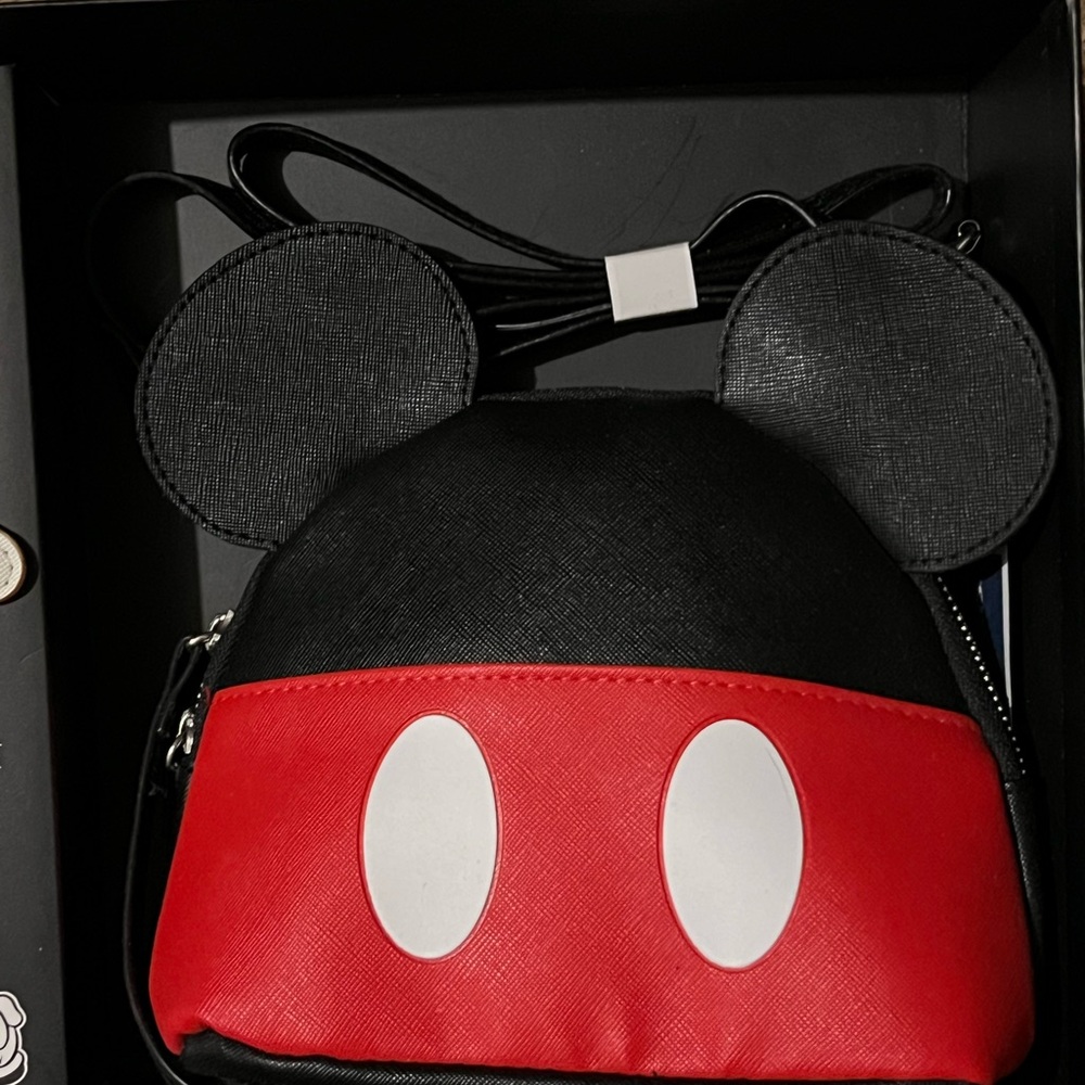 NEW Disneys Mickey Mouse 2 Piece Gift Set with Mini Bag and Keychain - Picture 6 of 6